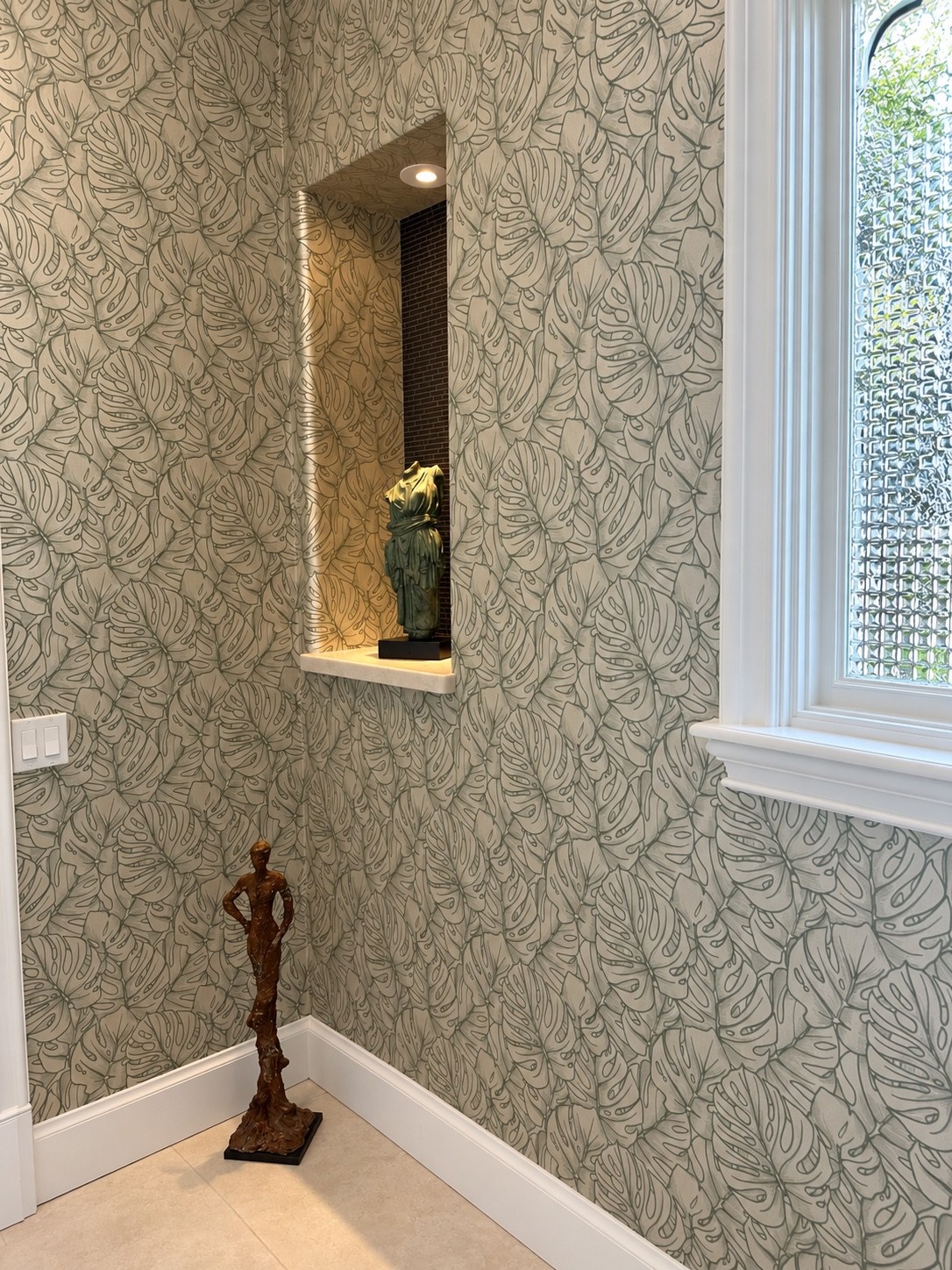 Powder room wall niche and sculptural styling